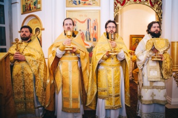 Ночная архиерейская Литургия Ночная архиерейская Литургия